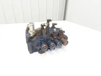 Toyota 67730-15301-71-B Hydraulic 4-Spool Forklift Mast Control Valve Off 5FBE15