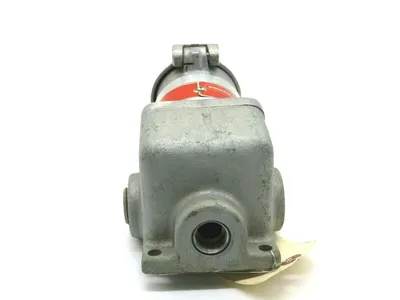 USED CROUSE HINDS CES2214-NX RECEPTACLE MODEL M4 CES2214NX