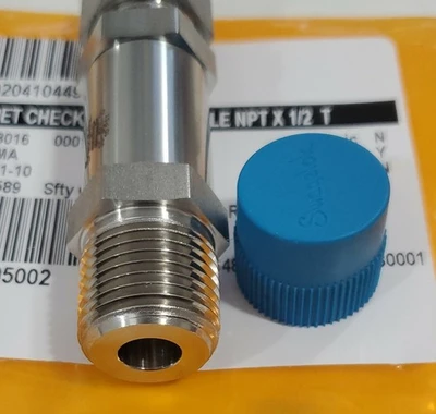NEW Swagelok SS-8C1-10