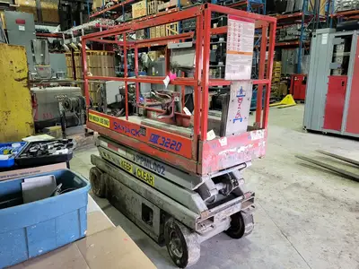 Used SKYJACK SJIII-3220 Scissor Lifters British Columbia CA | Lenmark #913477