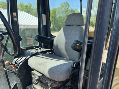 USED 2004 JOHN DEERE 670C SERIES 2