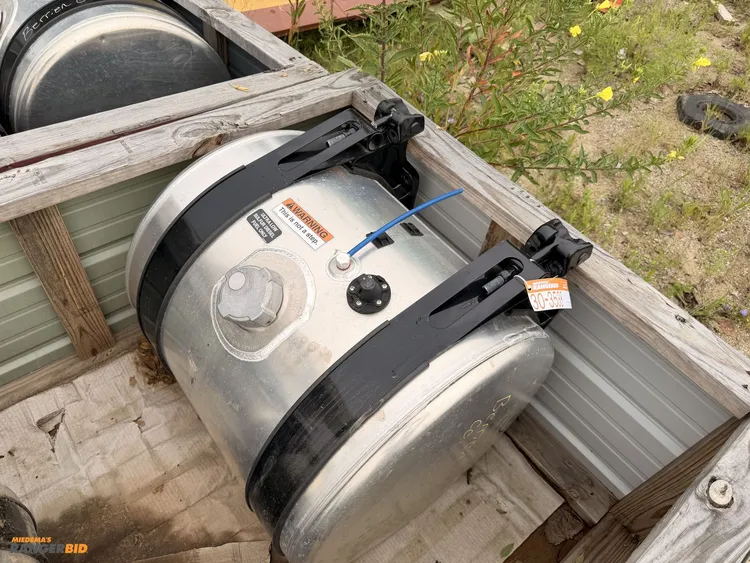 Used DTNA 60 GALLON FUEL TANK WITH STRAPS.  CAME OF WESTERN STAR Automotive Parts Michigan US | Miedema Asset Management Group #1357511