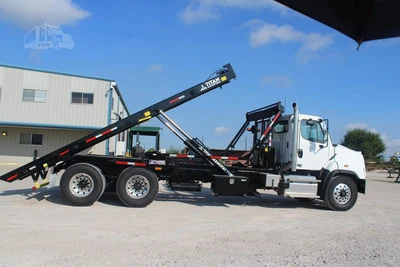New | in-Stock 2027 FREIGHTLINER 114SD PLUS Rolloff Trucks Texas US | Roll Off Truck World #1507657
