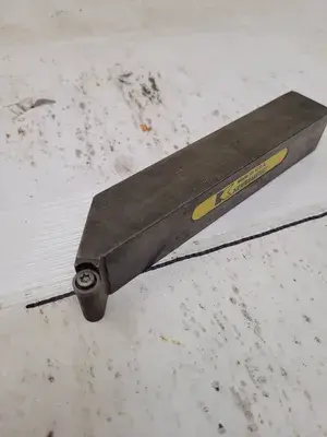 USED KENNAMETAL TOOLHOLDER