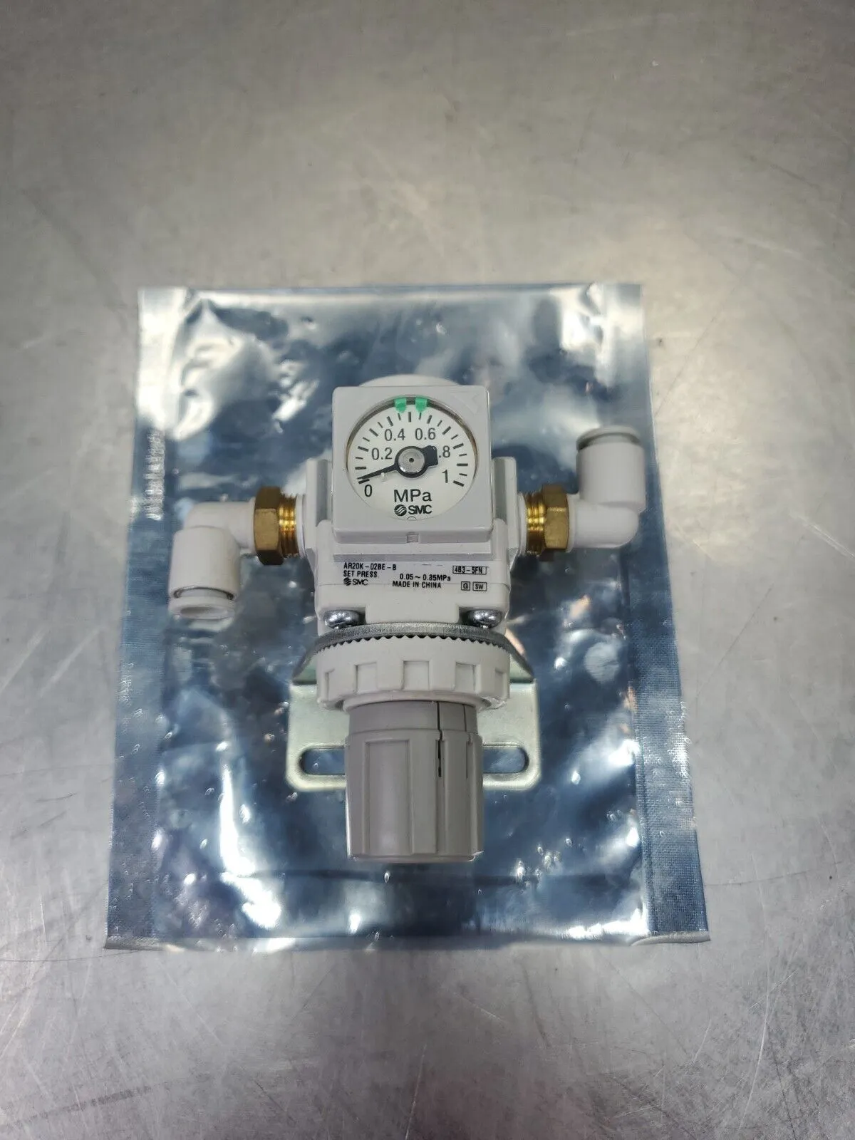 SMC AR20K-02BE-B Air Pressure Regulator. 6D-8
