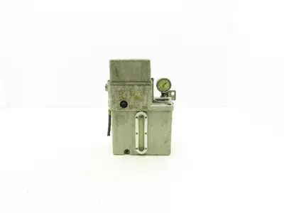 Showa LCB-4111C Lubricator Pump 0.1 L/min  1.2 Mpa 100VAC 2L Tank