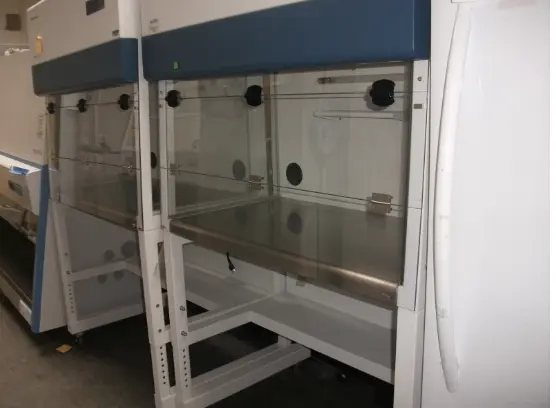 Used _UNKNOWN_ _UNKNOWN_ Laminar Flow Hoods California US | Biotech Equipment Sales #1464568