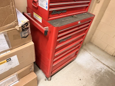 Used SNAP-ON 3 TOOL BOX SET INCLUDES ROLL AROUND, AND 2 ADDITIONAL STACKED TOOL BOXES. Tool Box Michigan US | Miedema Asset Management Group #1353219