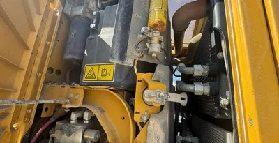 USED 2011 CATERPILLAR 140m2 AWD
