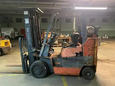 USED TOYOTA 52-6FGCU35-BCS 7,000 LB BOXCAR TYPE PROPANE FORK-LIFT