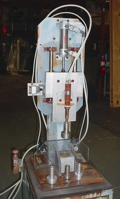 USED SEMI AUTO PNEUMATIC CAPPER SEMI AUTO CAPPER