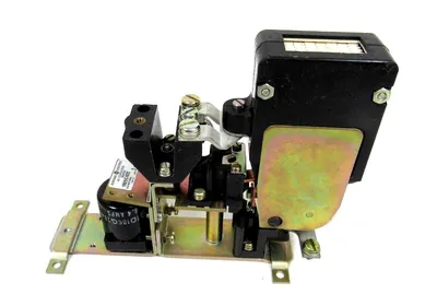 NEW GENERAL ELECTRIC DS303A CONTACTOR DS303A1B01XCA072 1B01XCA072