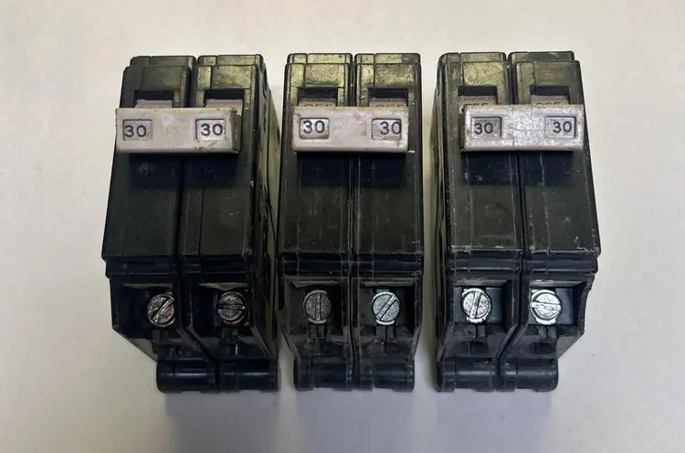 Used CUTLER-HAMMER CH230 Miscellaneous Equipment (Electrical & Power) | Surplus Asset Holdings #1200406