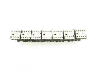 Siemen 3TH2022-0DB4 Contactor Relay 230V 3A 17-30VDC 2NO 2NC Lot Of 7