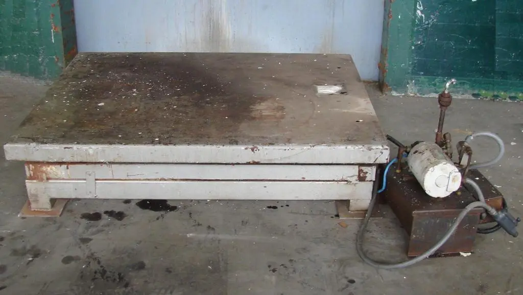 SPC4149  Material Handling Equipment scissor lift table, 47" x 63" platform