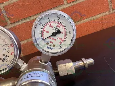 USED PRAXAIR PROSTAR PLATINUM RX30410  REGULATOR 3000 PSI W/ WINTERS AND WAKI GAUGES