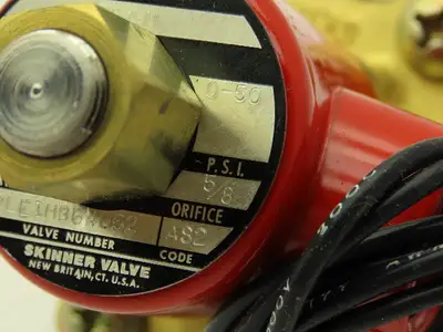 Lancer 2LE1HB4052 2-Way Skinner Steam Solenoid Valve 1/2" NPT N.O. 0-50psi 120v