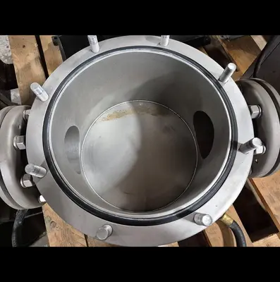 Liquid Magnet Trap