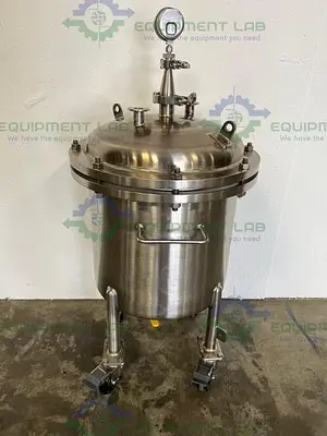 USED STEEL PRO T-2021 SB-575 CORROSION RESISTANT TANK 15 PSI W/ VALVE & GAUGE