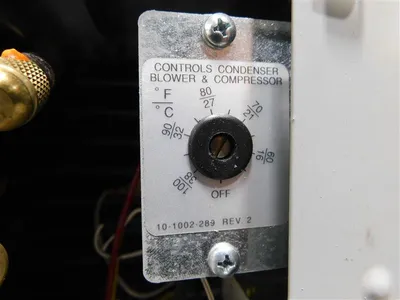 APW McLean MHB11-0416-G307 Air Conditioner 3300/4000 BTU 134A Some Damage New