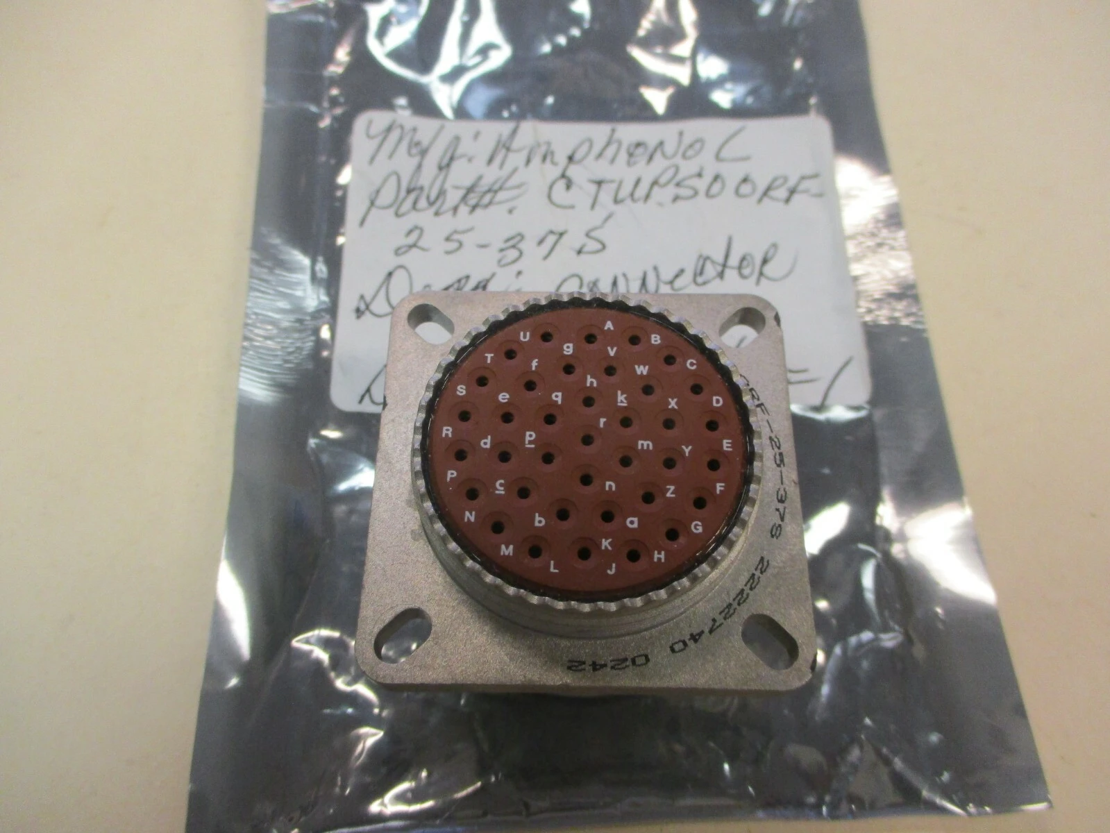 NEW Amphenol CTUPS00RF-25-37S