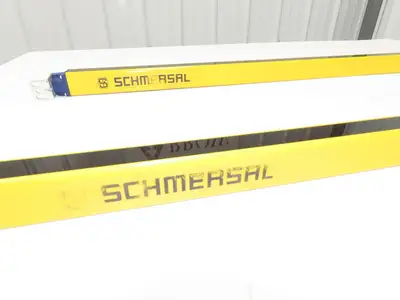 Schmersal SLC440COM-ER-0890-14 Safety Light Curtain Transmitter & Receiver Set