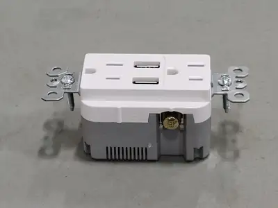 NEW LEGRAND TR5262USB-W