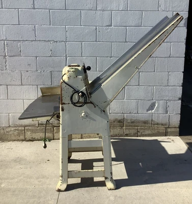 152-0393 Oliver Bread Slicer #797