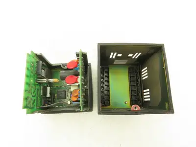 Honeywell UDC2300 Mini-Pro Temperature Controller DC230L-E0-00-10-0A00000-00-0