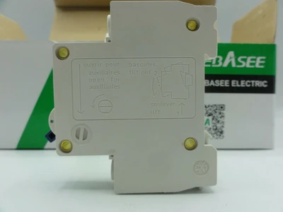 (12) Ebasee EBS6Z-63 250V 32A Circuit Breakers