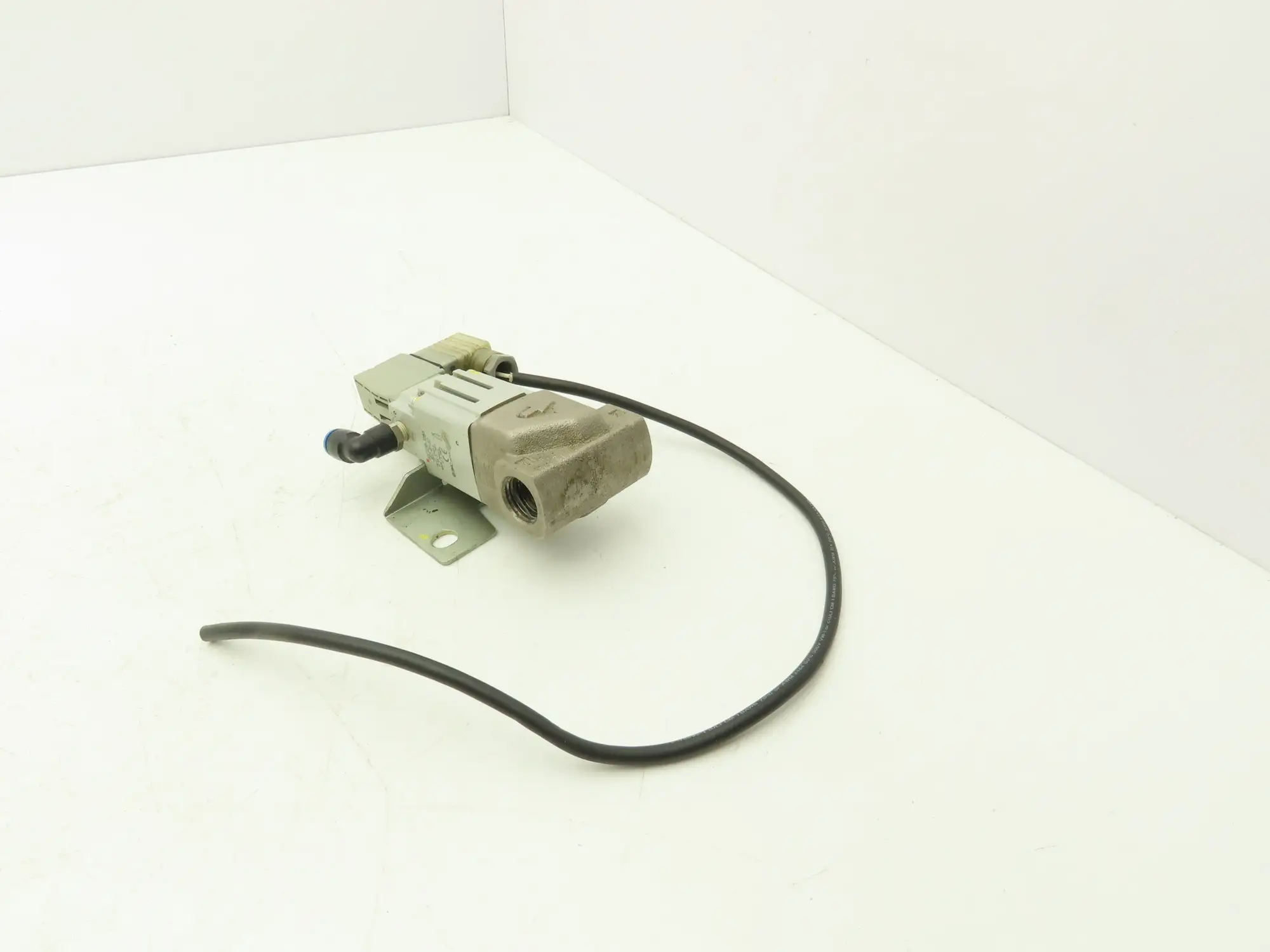 SMC SGC221B-1015Y-5DZ-B1-X2 Coolant Valve 3/8" NPT