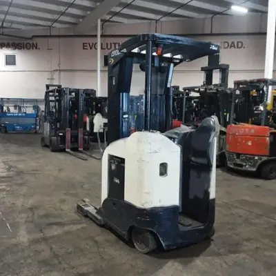 USED 2016 CROWN RR5725-45