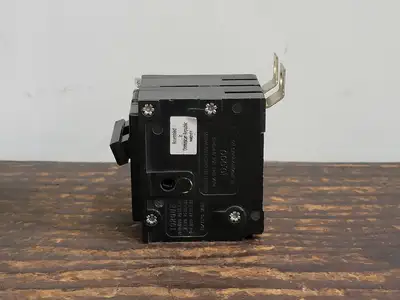 NEW CUTLER-HAMMER BA220