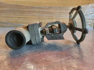 1 1/2" Class 800 Globe Valve API 602