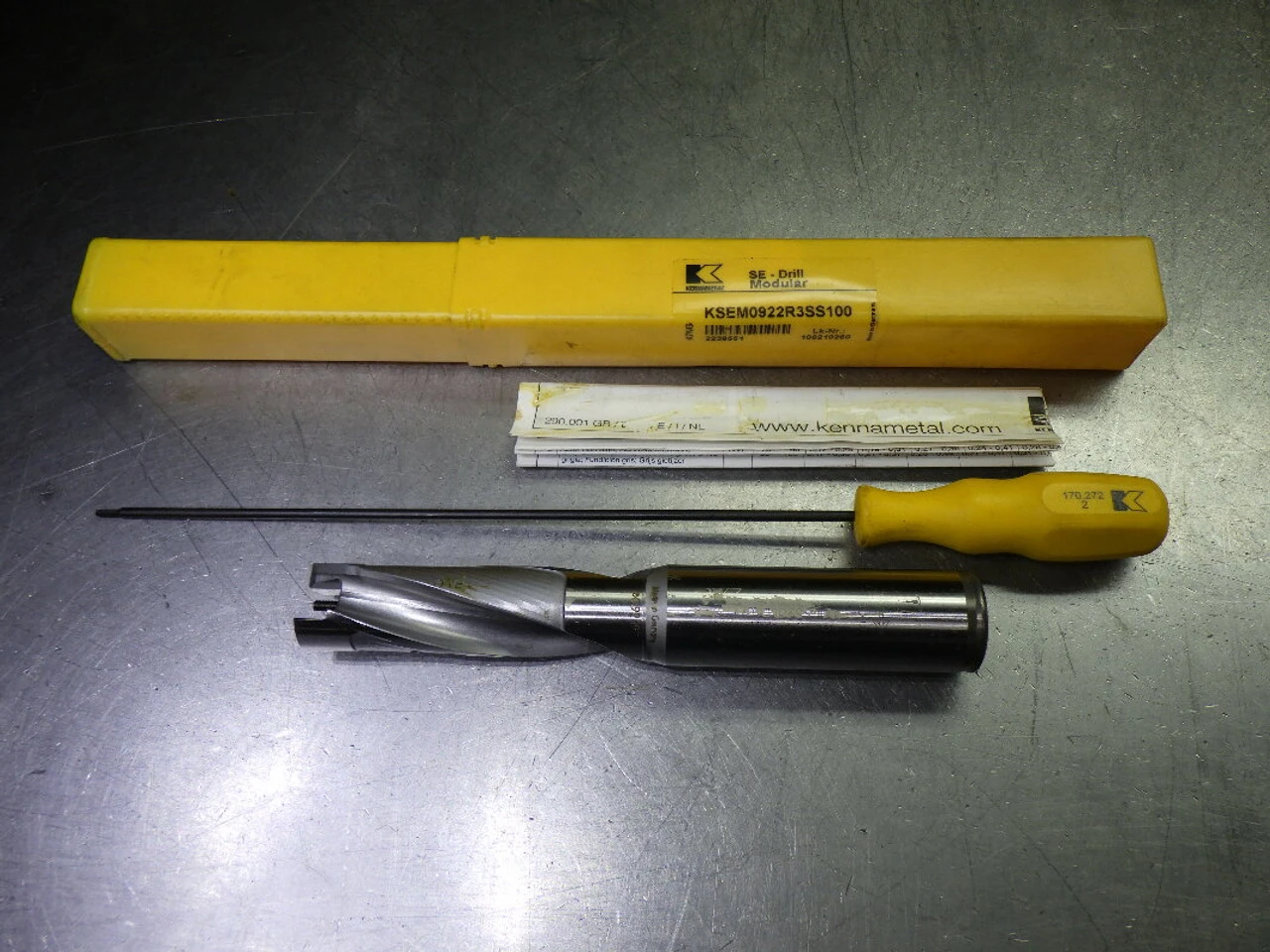 Kennametal .922" Coolant Thru 3xD Indexable Drill KSEM0922R3SS100 (LOC783A)