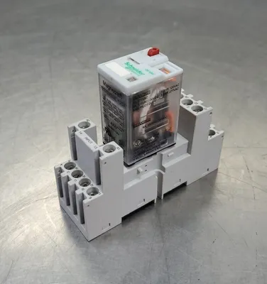 SCHNEIDER ELECTRIC 792XDXM4L-120A 120VAC/30VDC RELAY w/70-782E14-1 Base. 4E-35