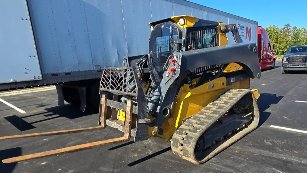 USED 2024 Deere 331 P-TIER