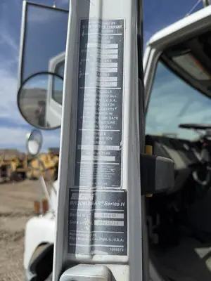 USED 2005 FREIGHTLINER FL70