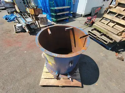 550 L Metal Tank w/ Fittings