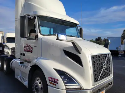 USED 2020 VOLVO VNR64T300