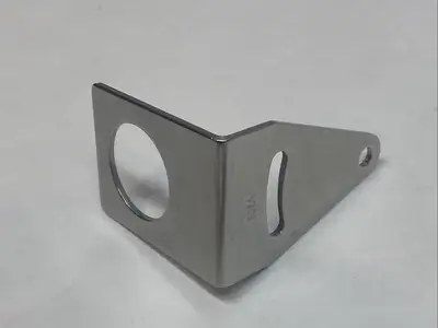 USED BANNER STAINLESS RIGHT-ANGLE BRACKET FOR 30MM QS30/SM30 SENSORS