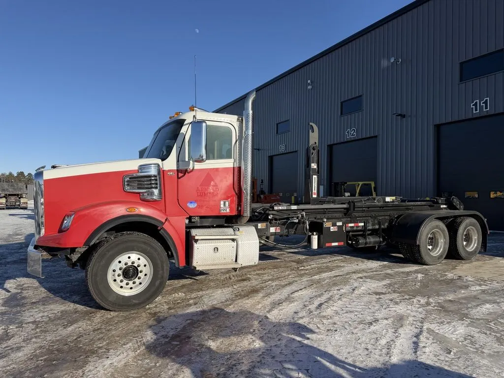 Used 2015 FREIGHTLINER 122SD HOOKLIFT Hooklifts & Roll-Offs Minnesota US | Carco Truck & Equipment #1513988