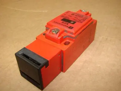 USED TELEMECANIQUE XCS-A713