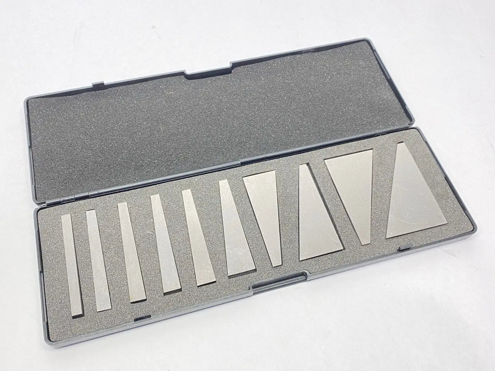 USED VALUE COLLECTION 1 TO 30 DEGREE ANGLE 3" LONG STEEL ANGLE BLOCK SET