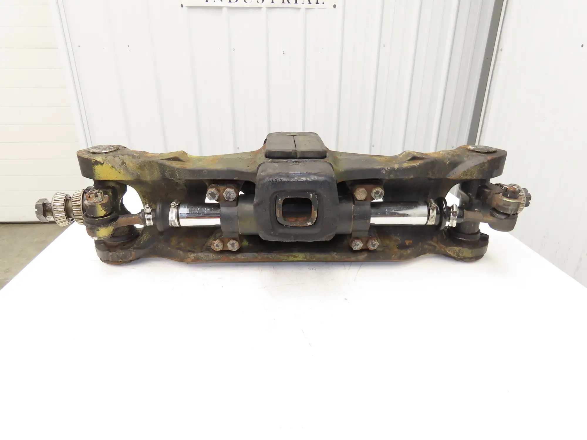 Yale 370401 Forklift Dual-Wheel Rear Steer Axle Assembly ERC080HDN36SV084