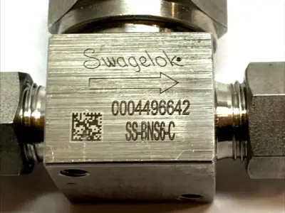 USED SWAGELOK BELLOWS VALVE 3/8" TUBE NC PNEUMATIC 316L HIGH PURITY
