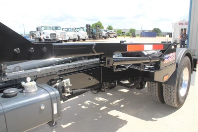 New | in-Stock 2025 MACK MD6 Hooklifts & Roll-Offs Texas US | Roll Off Truck World #1491879