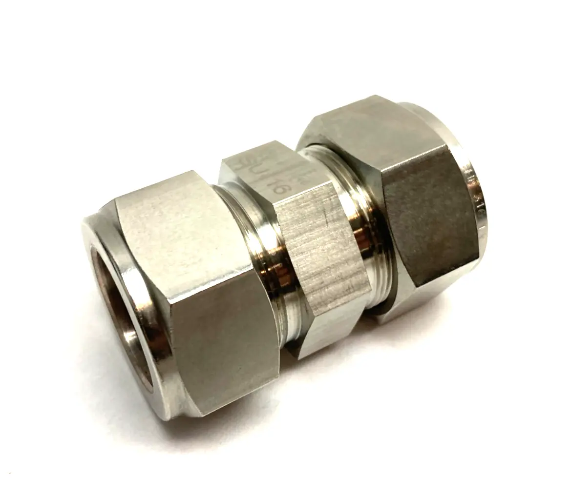 USED SHF STAINLESS STEEL COMPRESSION UNION TUBE FITTING, SWAGELOK SS-1610-