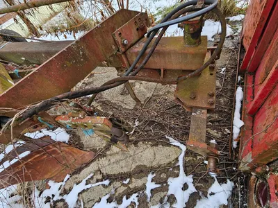 INTERNATIONAL 720 Plows | Iron Listing (4)