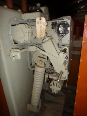 General Electric AM-13.8-10003H Magne Blast Circuit Breakers
